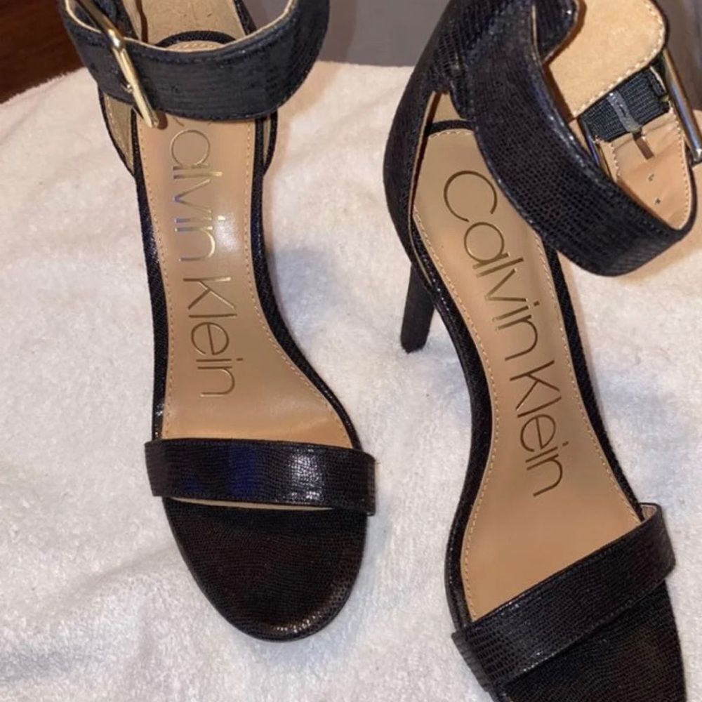 Calvin Klein platform black faux leather open toe sandal size 6 - Picture 5 of 9